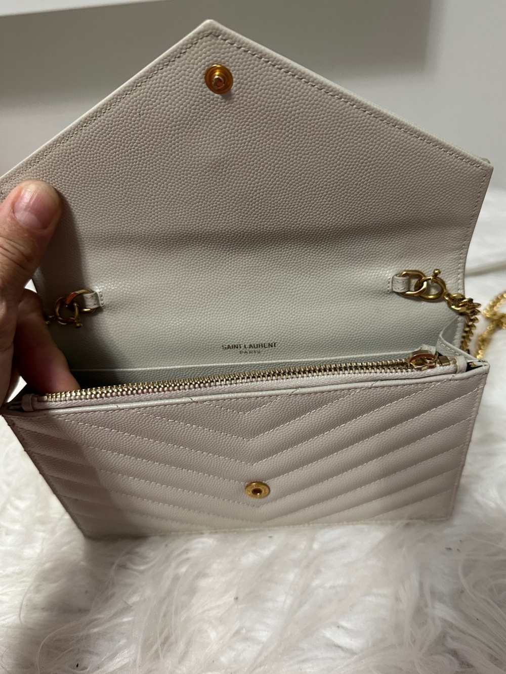Yves Saint Laurent Cassandre off white Quilted Leather Chain Crossbody - Picture 2 of 8